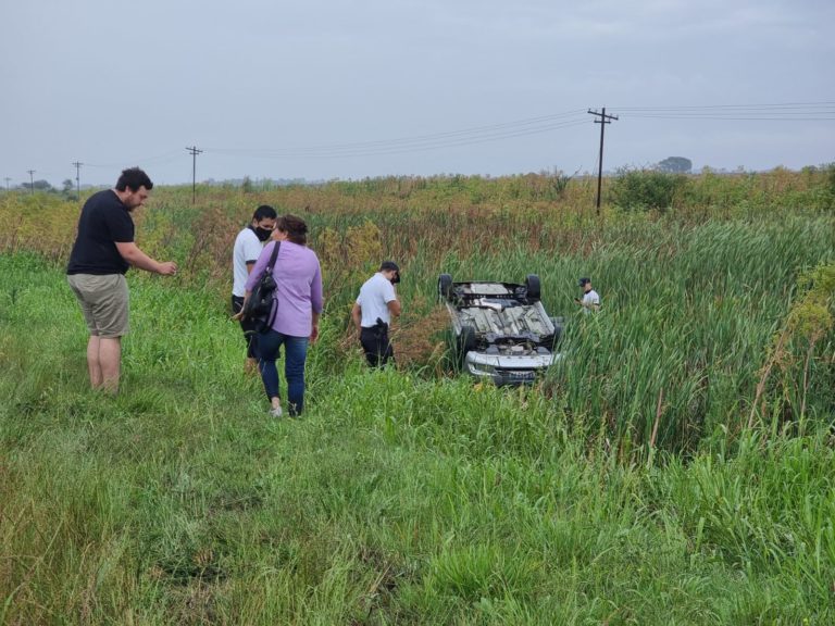 Familia que sufrió vuelco en Ruta 102 agradece a vecinos que ayudaron, Policía, Bomberos y agentes de salud de General Pico