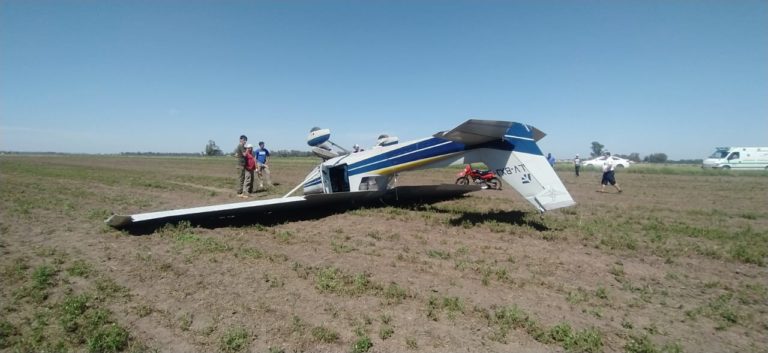 Intendente Alvear: Un avión se dio vuelta tras aterrizar