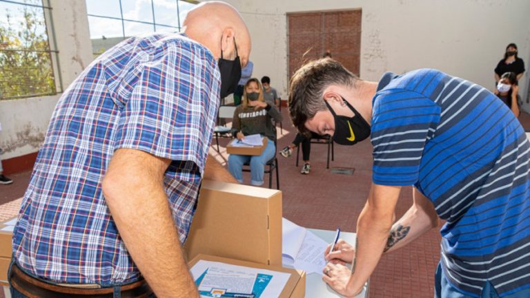 “Puede que algunos estudiantes tengan que quedarse en el año en el que están” sostuvo la directora de Nivel Secundario sobre la evaluación de saberes