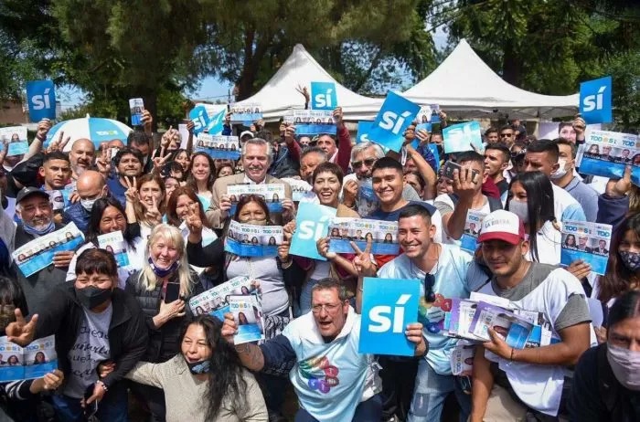 Alberto Fernández: “Hay un país donde unos pocos vivos viven de la especulación financiera”