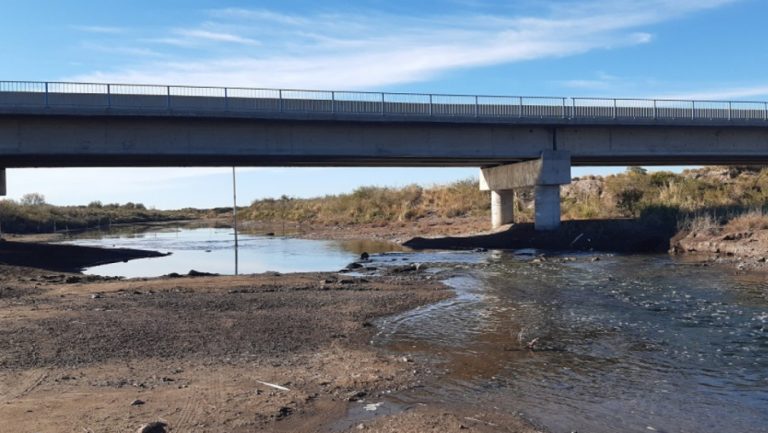 Estudiantes limpiarán un sector de lecho y ribera del río Salado