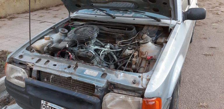 Principio de incendio de un auto fue sofocado por el propio dueño con su matafuegos