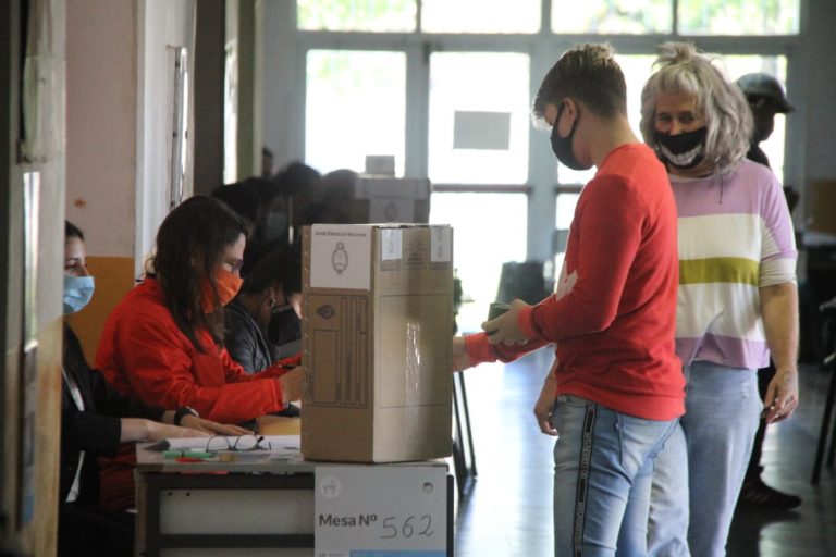 Arrancaron los comicios en General Pico, se vota en 22 escuelas y colegios con un total de 158 mesas