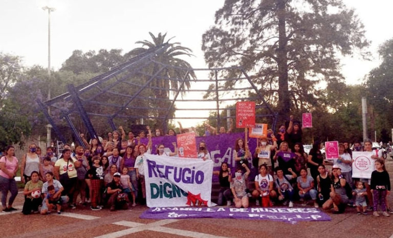 Agrupaciones feministas realizaron acto en la plaza San Martín: “Reclamamos por el refugio para víctimas y por un presupuesto digno”
