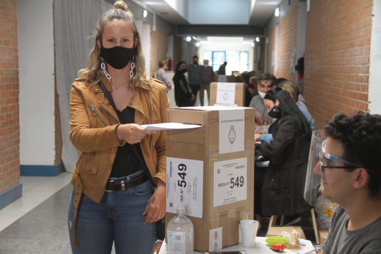 Ayelén Pilcic votó en la EPET 3: “Es importante haber instalado esta alternativa de izquierda ante la polarización”
