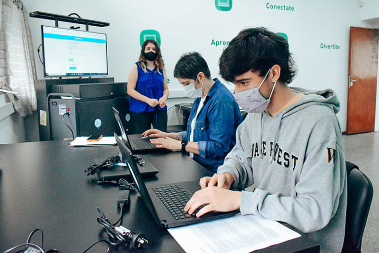 Empezó el curso de programación web en el “Punto Digital” de barrio Rucci