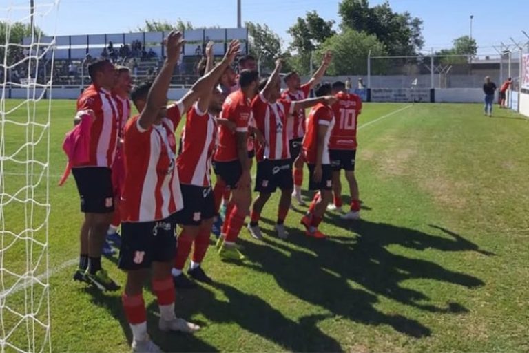 Costa Brava le ganó a Racing de Castex en los penales y clasificó a la final