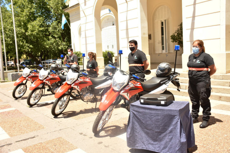 Entregaron cuatro nuevas motocicletas y un alcoholímetro para realizar controles en General Pico