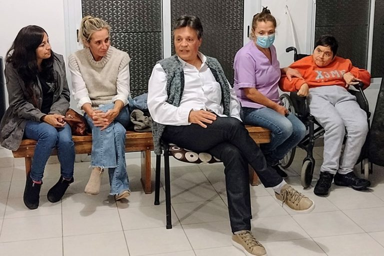 El médico Juan José López presentó oficialmente su libro “Charla entre amigos”: “Pasé por muchas cosas en mi vida y la literatura me ayudó mucho”