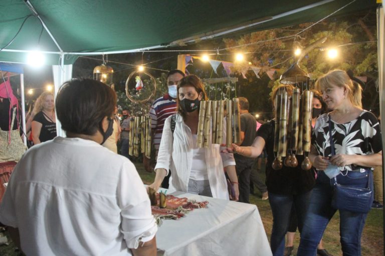 Fernanda Alonso recorre la Fiesta por el aniversario de General Pico junto a distintos funcionarios locales