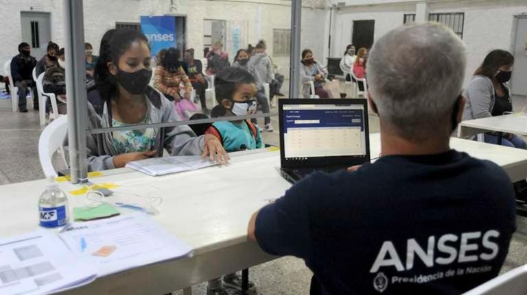 Más de dos millones de personas cobran hoy el complemento para el salario familiar