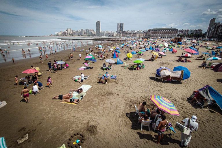 El Gobierno espera un gran fin de semana largo de turismo: “La ocupación supera el 90% en los principales destinos”