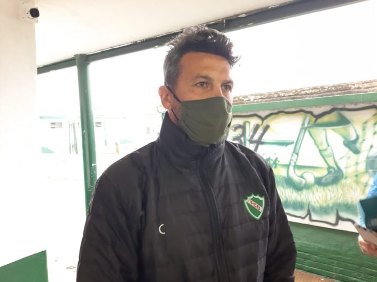 “Fue aterrador, se escuchaba el zumbido de las balas, jamás pensé que me podía pasar una cosa así”, aseguró el DT de Ferro Mauricio Romero