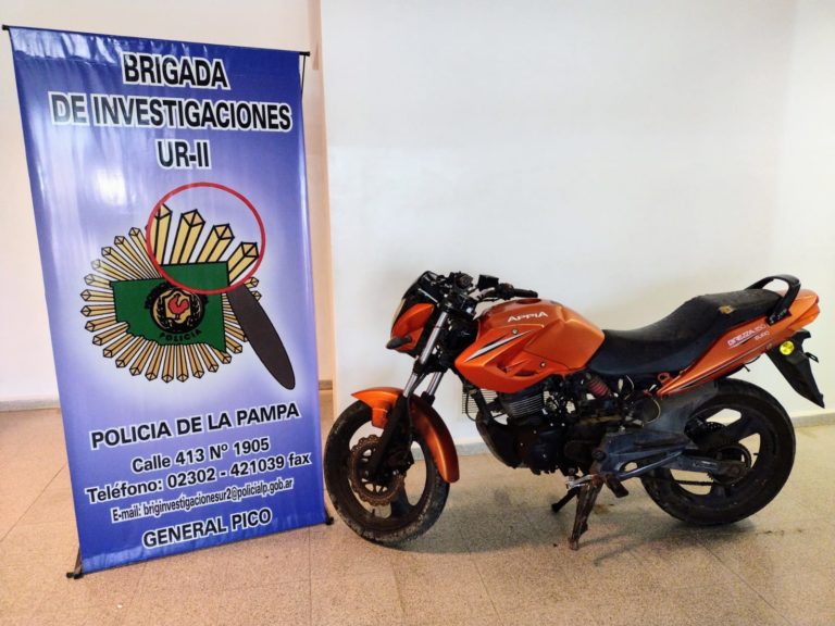 Allanamiento en barrio Este: Recuperan una moto valuada en $ 90 mil pesos que había sido robada en septiembre en América