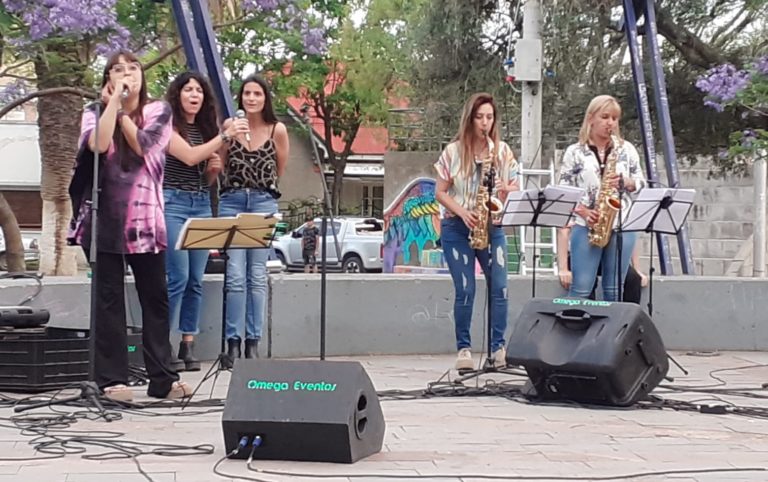 La UNLPam celebró el “Día de la Gratuidad Universitaria” con espectáculos en la plaza San Martín