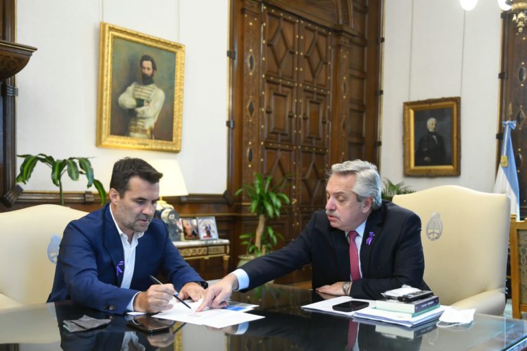 Alberto Fernández anunció la puesta en marcha de la construcción del gasoducto Néstor Kirchner