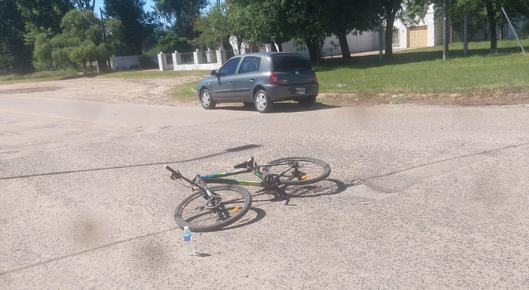 Fuerte choque en calle 24 y 115: Una menor que transitaba en bicicleta fue trasladada en estado de inconsciencia al Hospital