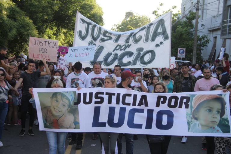 #JusticiaPorLucio | Masiva marcha para exigir Justicia por el crimen de Lucio en la plaza San Martín de General Pico