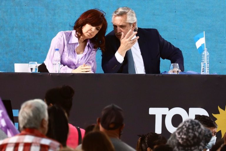Alberto Fernández cerró la campaña con Cristina Kirchner a su lado y pidió mantener la unidad del Frente de Todos