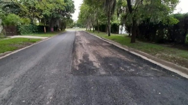 Santa Fe: dejaron sin asfaltar el frente de la casa de un candidato opositor