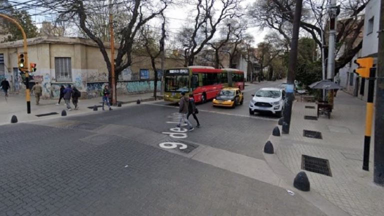 Tragedia en Mendoza: corrió para tomarse el colectivo, el chofer no frenó y murió atropellado