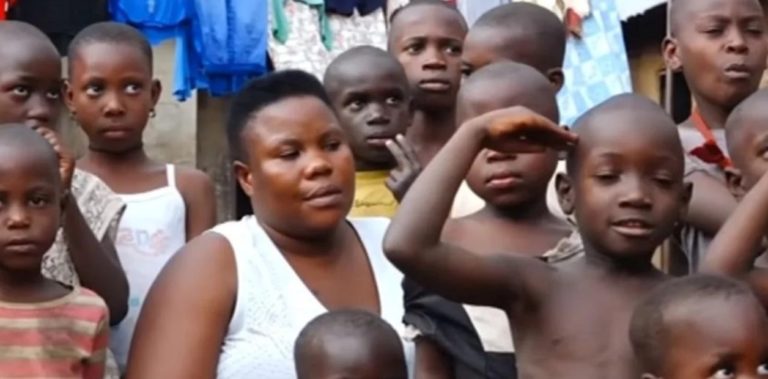 África: tiene 40 años y dio a luz a 45 hijos, la historia de la mujer más fértil del mundo