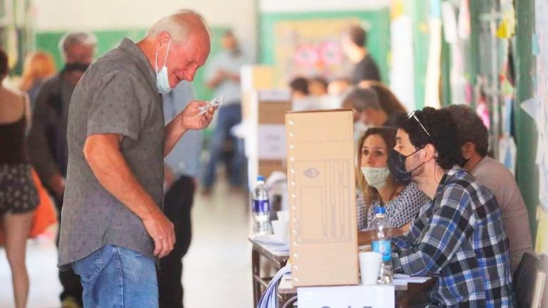 El padre del kiosquero asesinado lloró al votar en Morón y pidió “que los delincuentes cambien el chip”