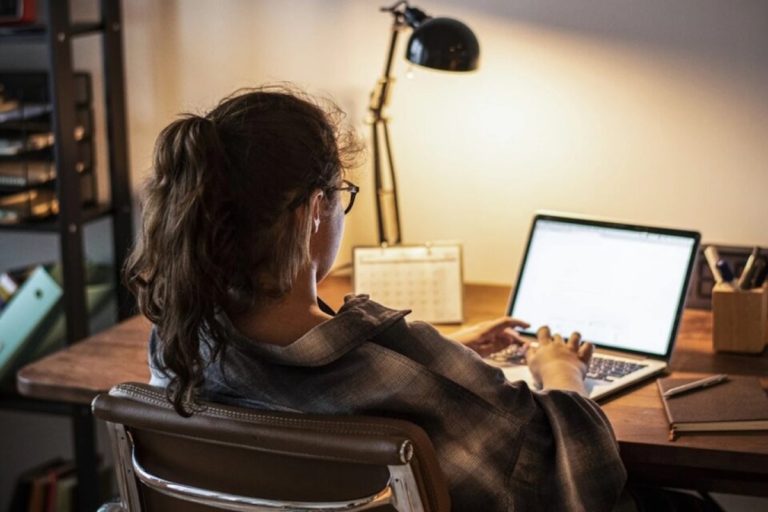 ¿Qué te parece la medida?: Portugal prohibió a los jefes contactar a sus empleados fuera del horario laboral