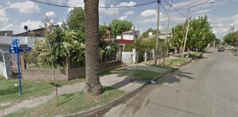 Un policía mató de tres tiros a un ladrón que lo emboscó en un pasillo de González Catán y le robó la mochila y el celular