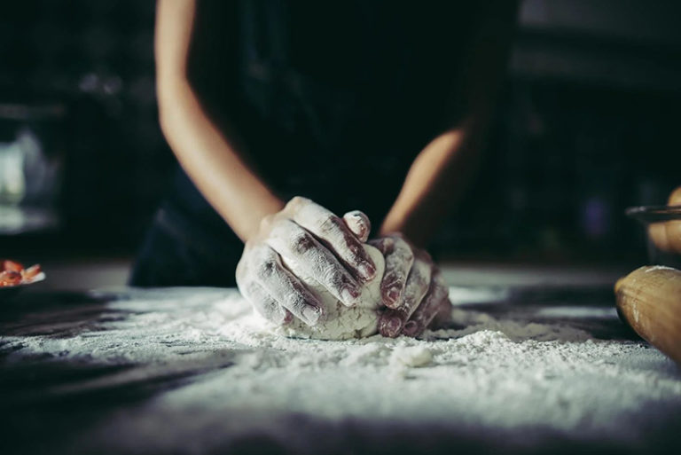 Presentarán la obra “Ella amasa”: La autora  dictará un taller sobre violencia y dramaturgia
