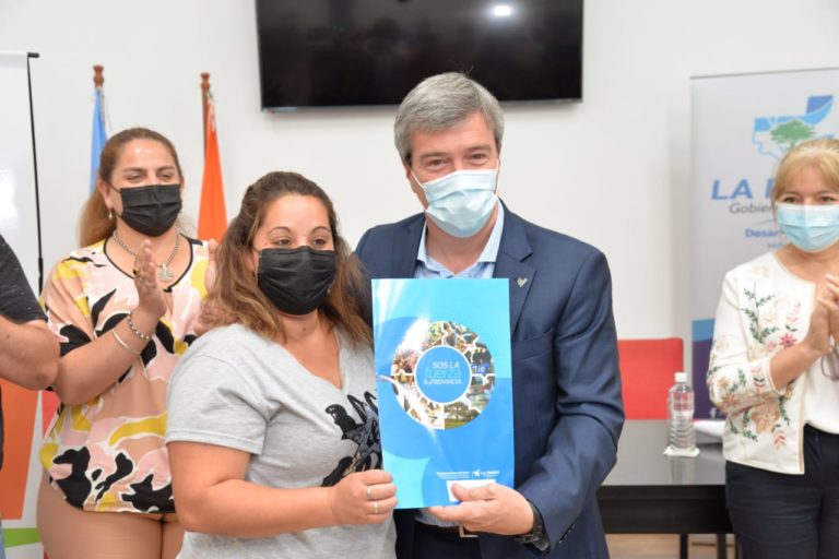 Entregaron créditos de Economía Social en Eduardo Castex