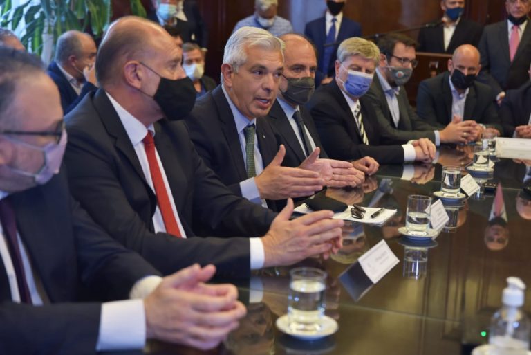Ziliotto firmó el acta de puesta en marcha de los instrumentos financieros del “Plan GanAr”