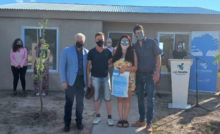 Seis familias de Abramo recibieron viviendas del Plan “Mi Casa”