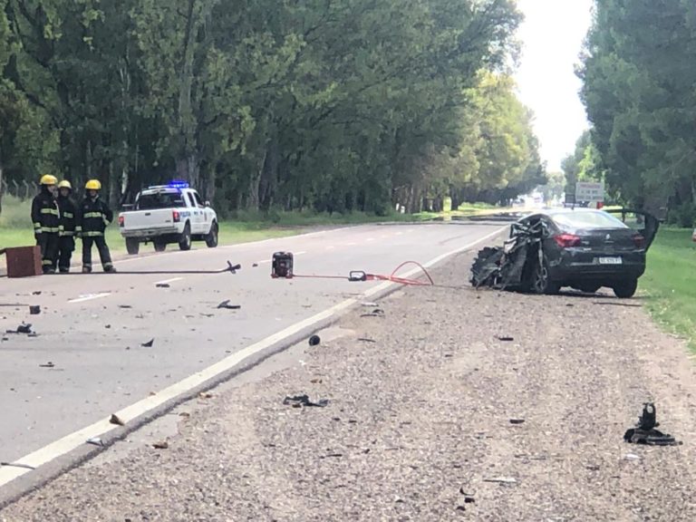 Accidente fatal ingresando a Santa Rosa: Una mujer murió tras un choque frontal