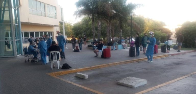 Intensifican los testeos en terminales de arribo de pasajeros procedentes de otras provincias