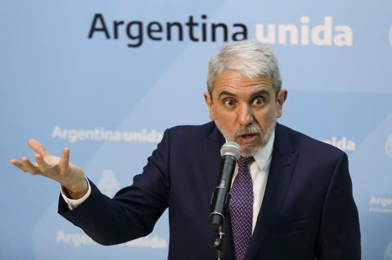 Aníbal Fernández: “Hay estúpidos que están adentro de las fuerzas de seguridad que actúan como mafiosos”