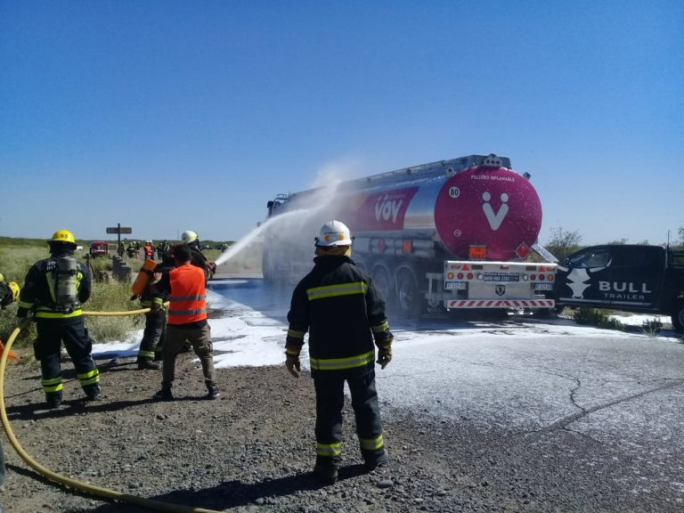 Bomberos piquenses se capacitaron en derrame de hidrocarburos y petróleo en 25 de Mayo: “Todo esto es muy importante”