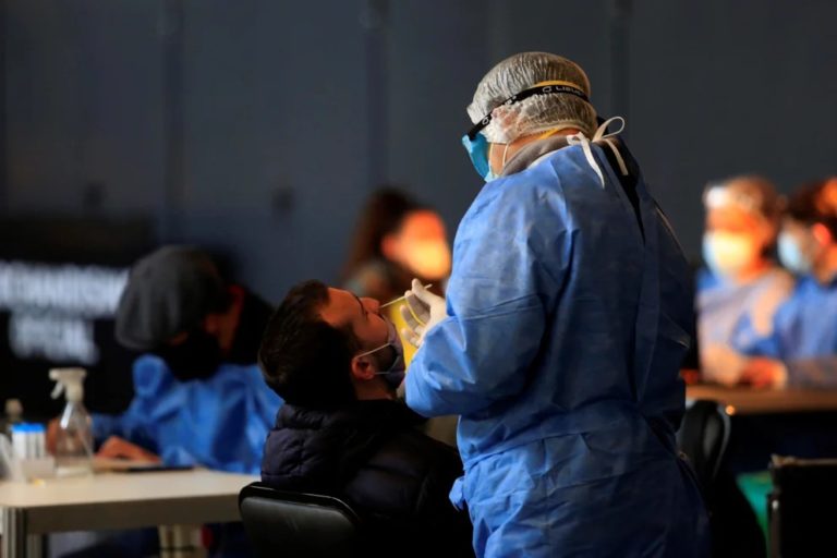 Confirmaron 12 muertes y 7.183 contagios en las últimas 24 horas