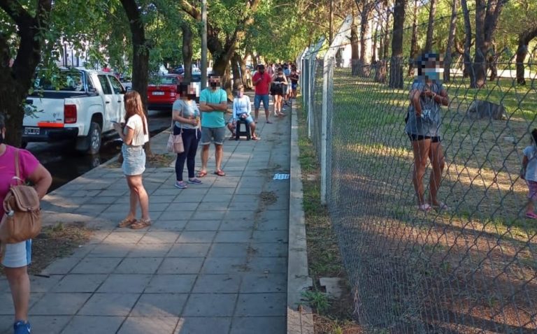 COVID-19: “Récord” de casos a nivel nacional y largas filas para hisoparse en el Centeno