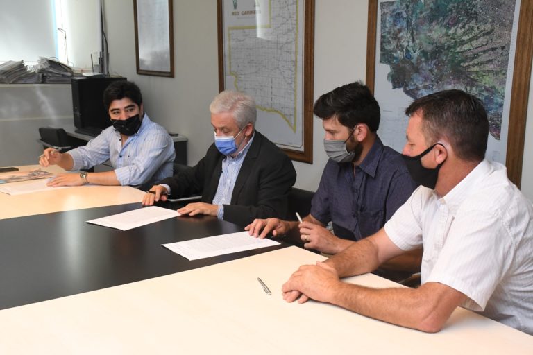 Firmaron un convenio para obra de agua potable en Abramo