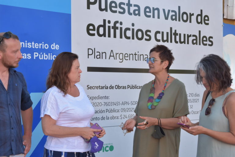 La secretaria de cultura recorrió las obras en el Viejo Galpón