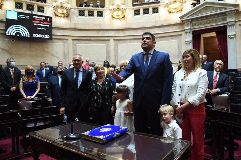 Bensusán juró como senador de la Nación: “El objetivo sigue siendo el mismo: defender los intereses de La Pampa”