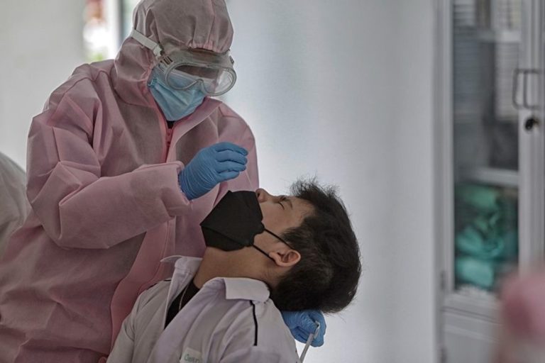 Neuquén: detectaron contagios en un viaje de egresados y se aisló a 126 familias