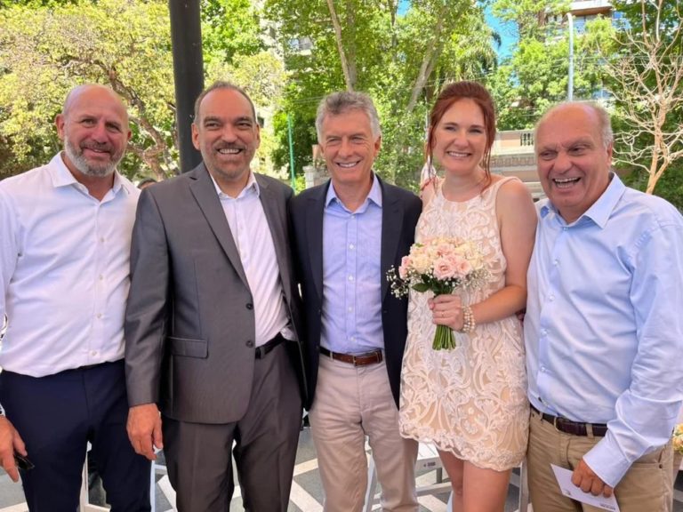 Fernando Iglesias se casó luego de la sesión maratónica por el Presupuesto 2022