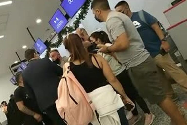 Tensión en Ezeiza: pasajeros vacunados con Sputnik V tuvieron problemas para abordar un vuelo a Brasil