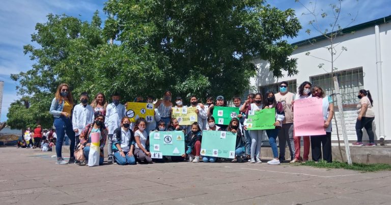 Alumnos de una escuela de General Acha participaron de un taller del “Mujeres en Obra”