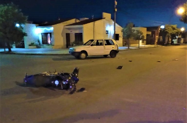 Un motociclista fue hospitalizado tras un accidente registrado anoche en la ciudad