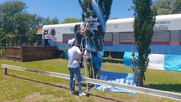 Hoy se inaugurará el árbol navideño en el Paseo del Ferrocarril en conmemoración a los 40 años de Malvinas