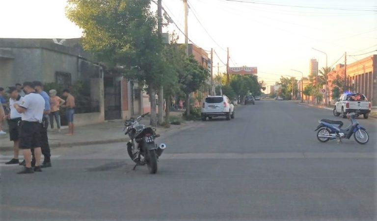 Choque entre motos en calle 25 y 18: Ambos motociclistas fueron trasladados al Hospital