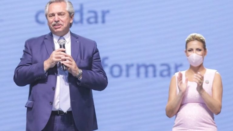 Fernández a las mujeres: “Les prometo que el primer feminista voy a ser yo”